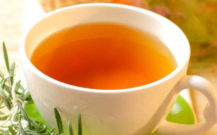 Ervas-que-combatem-os-sintomas-da-TPM Erva e chá de alecrim.